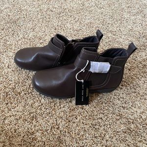 NWT brown 7 1/2 Wide Brown ankle boots